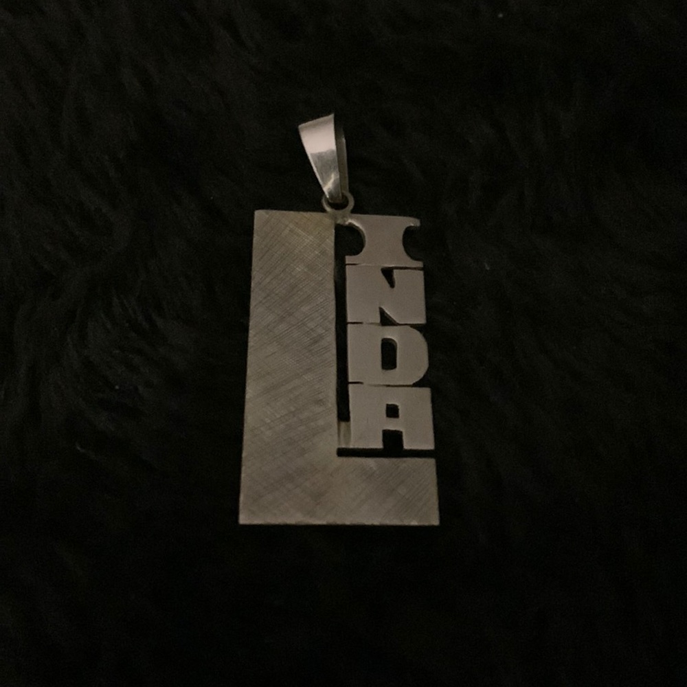 Linda pendant for necklace